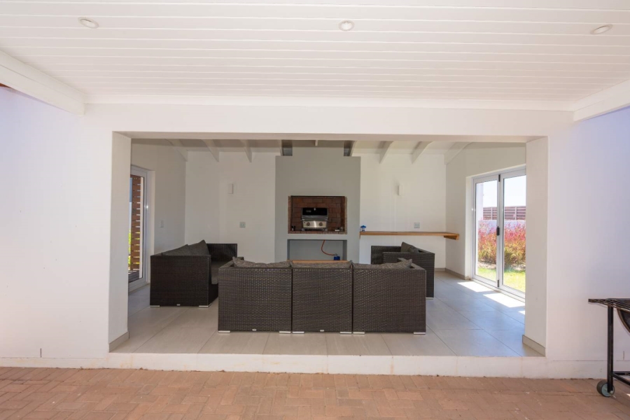 3 Bedroom Property for Sale in Middedorp Western Cape